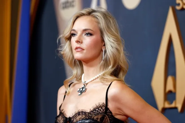 Ніколь Кідман бере з собою дочок-двійників у подорож на тлі чуток про те, що Кіт Урбан «рухався далі» 16