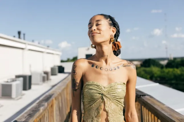 «Я ненавиджу свої татуювання і відчуваю, що зруйнувала своє життя»: Психолог ділиться порадами щодо жалю через татуювання 17