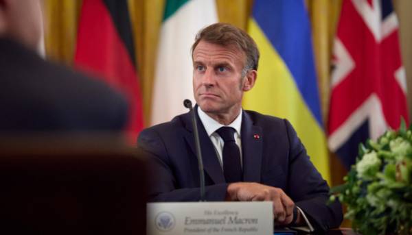 Макрон закликає ЄС до всеосяжної заборони морського обслуговування для російського нафтового експорту. 2