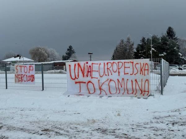 Акція протесту біля пункту пропуску "Долгобичув": приблизно три десятки польських аграріїв, блокування руху не було. 7