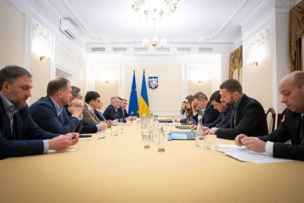 Ціни й наявність пального: Свириденко провела зустріч із керівниками провідних мереж АЗС 6