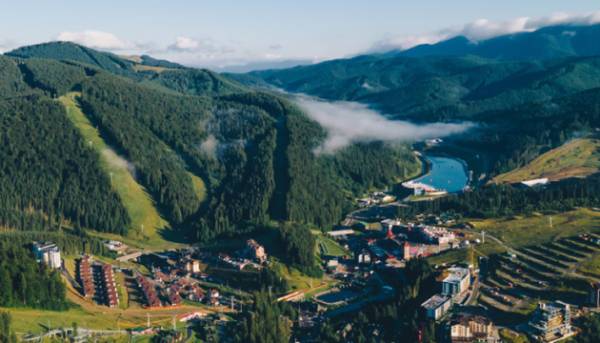 Буковельський готель: викрито схему "відмивання" 2 млн доларів колишнім митником. 2