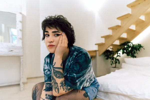 «Я ненавиджу свої татуювання і відчуваю, що зруйнувала своє життя»: Психолог ділиться порадами щодо жалю через татуювання 20