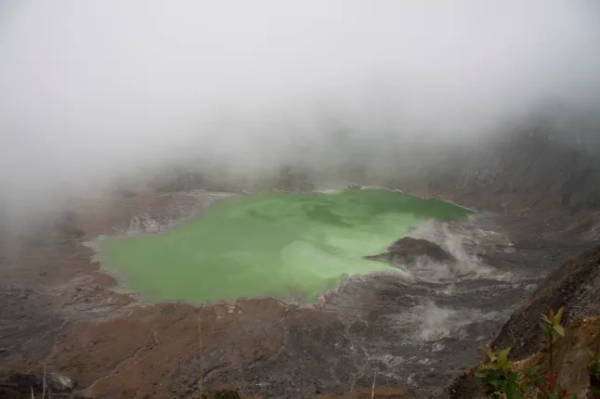 Вулкан, який «знищує цивілізацію», вивергається – чи може він спровокувати потужне виверження? 11