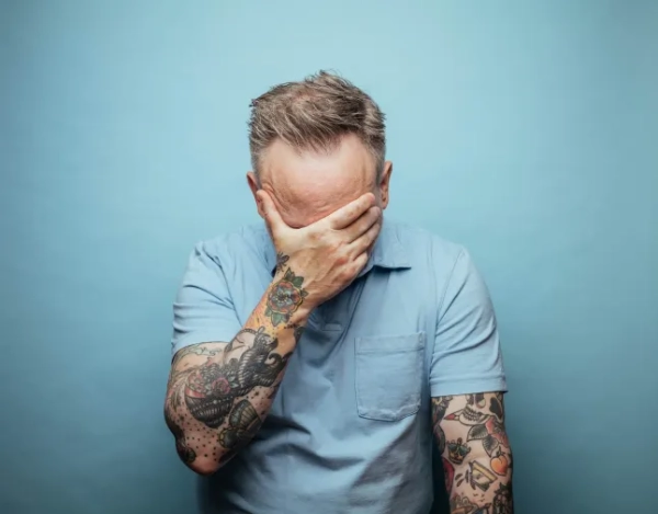 «Я ненавиджу свої татуювання і відчуваю, що зруйнувала своє життя»: Психолог ділиться порадами щодо жалю через татуювання 12