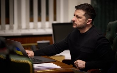 Президент відреагував на зауваження Головкома та висловив думку про можливу відставку. 3 Президент відреагував на зауваження Головкома та висловив думку про можливу відставку. 3