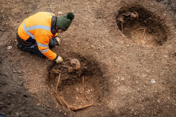 Таємниця 13 скелетів, знайдених у стародавніх могилах, – та їхня жахлива загибель 6