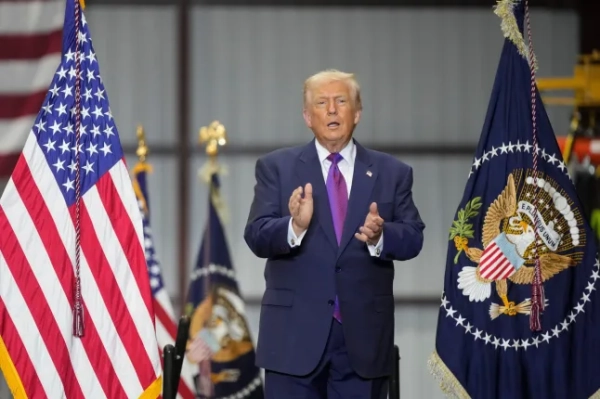 Дональд Трамп наказав оприлюднити секретні файли про інопланетян та НЛО 7 Президент Дональд Трамп прибуває виступити на заході Coosa Steel Corporation у Римі, штат Джорджія, у четвер, 19 лютого 2026 року. (Фото AP/Марк Шифельбайн)