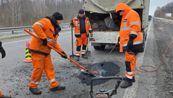Кабмін спрямував ще 3 мільярди гривень з резервного фонду на відновлення шляхів. 2