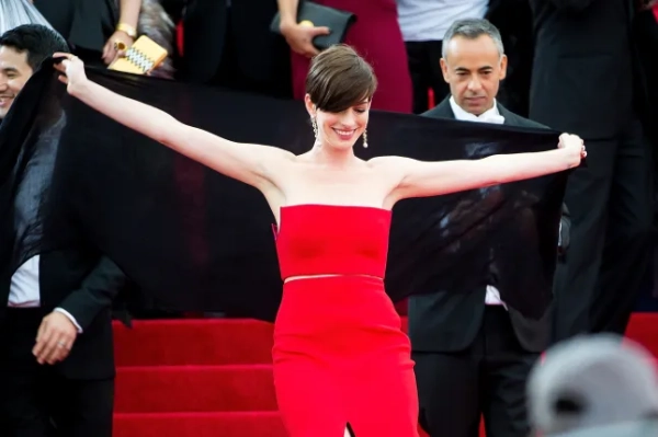 11 несправностей гардеробу на червоній доріжці, з якими знаменитості впоралися як професіонали 7