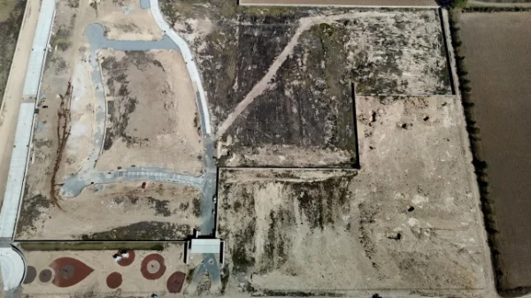 Аерофотознімок місця, де знаходилося таємне поховання під назвою «Лас-Агухас», що містило 227 мішків з людськими останками, що стало найбільшим подібним відкриттям 2025 року колективом «Геррерос Бускадорес», у муніципалітеті Сапопан, штат Халіско, Мексика, де проходив Чемпіонат світу з футболу 2026 року, 18 лютого 2026 року.