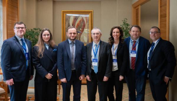 Кулеба провів перемовини з делегацією МВФ щодо ключових аспектів фінансування муніципалітетів. 3